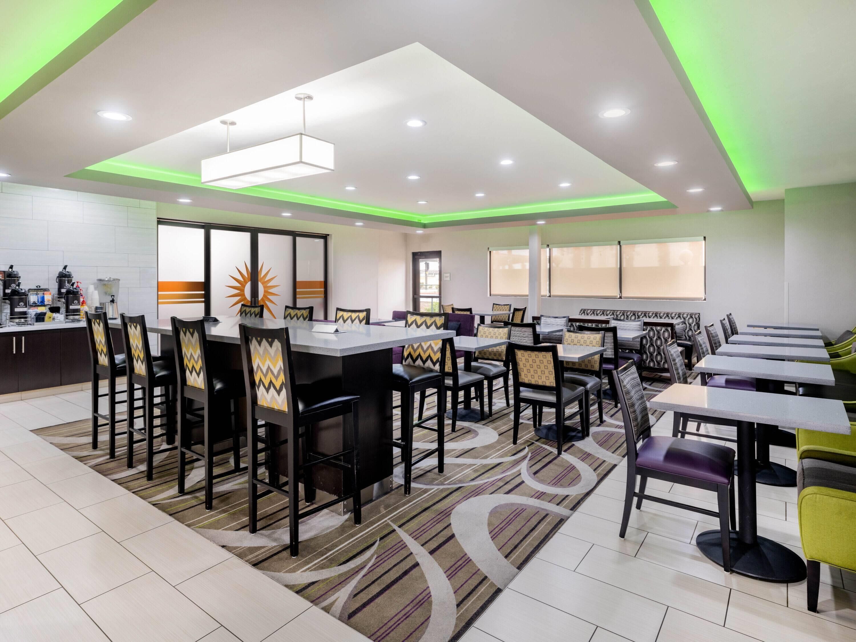 Buffet déjeuner gratuit tous les jours