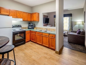 Executive Suite, 1 Bedroom, Non Smoking (Deluxe) | Premium bedding, desk, laptop workspace, blackout drapes