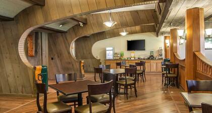 Quality Inn & Suites at Coos Bay