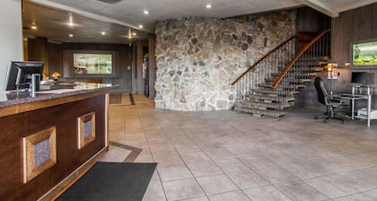 Quality Inn & Suites at Coos Bay