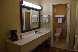 Hair dryer, towels - Quality Inn & Suites at Coos Bay (North Bend)