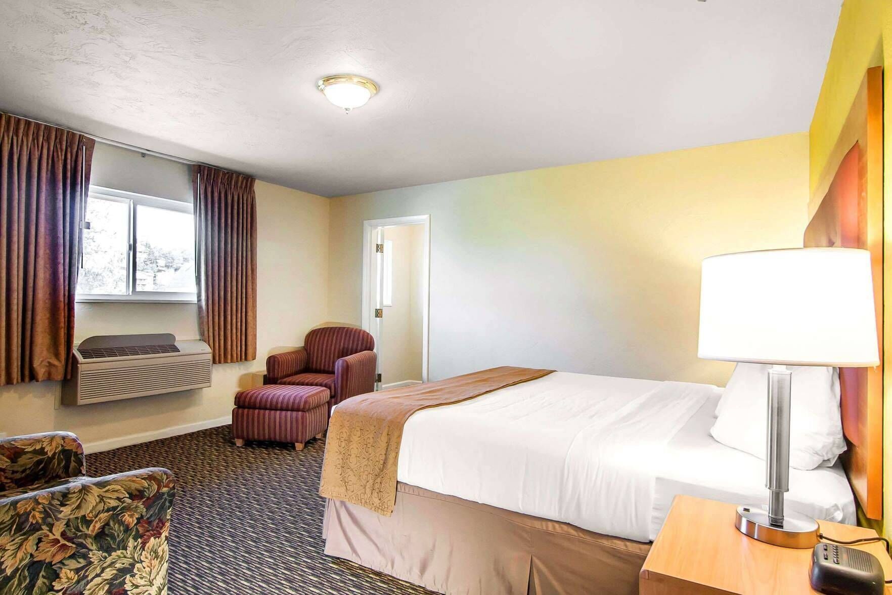 Blackout drapes, iron/ironing board, free WiFi, bed sheets