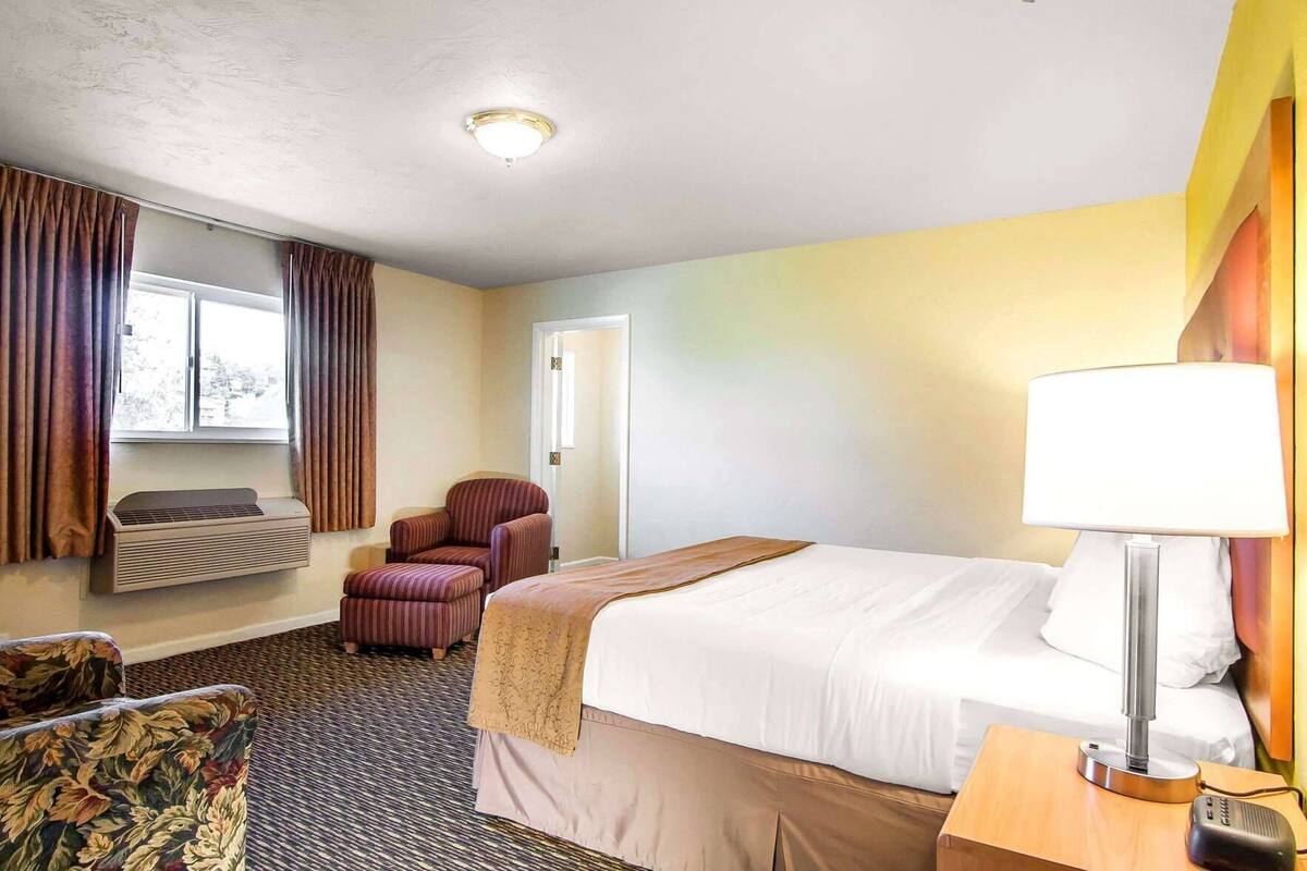 Blackout curtains, iron/ironing board, free WiFi, bed sheets