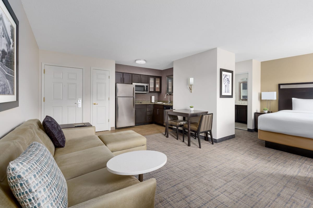 1 bedroom, premium bedding, in-room safe, desk