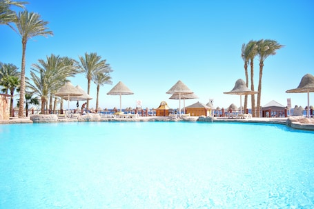 3 outdoor pools, pool umbrellas, sun loungers