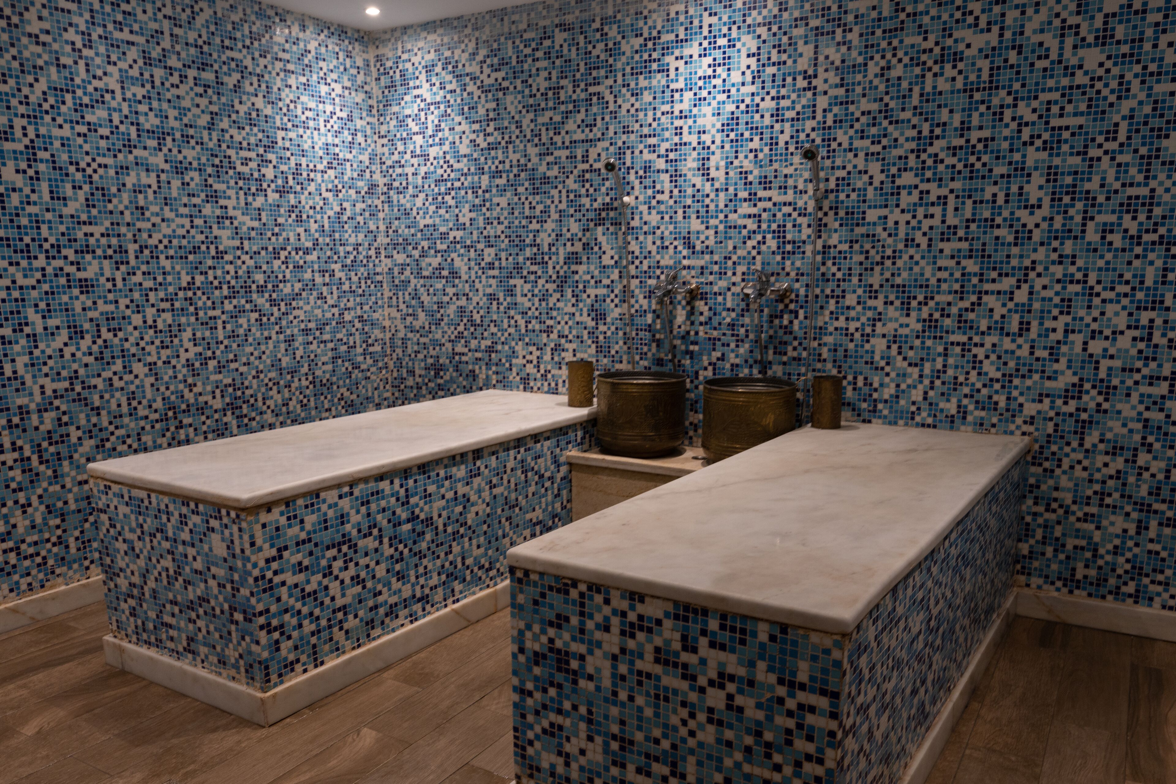 Couples treatment rooms, sauna, hot tub, body treatments, body scrubs