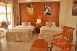 Minibar, in-room safe, desk, blackout curtains - Parrotel Beach Resort (Sharm El Sheikh)