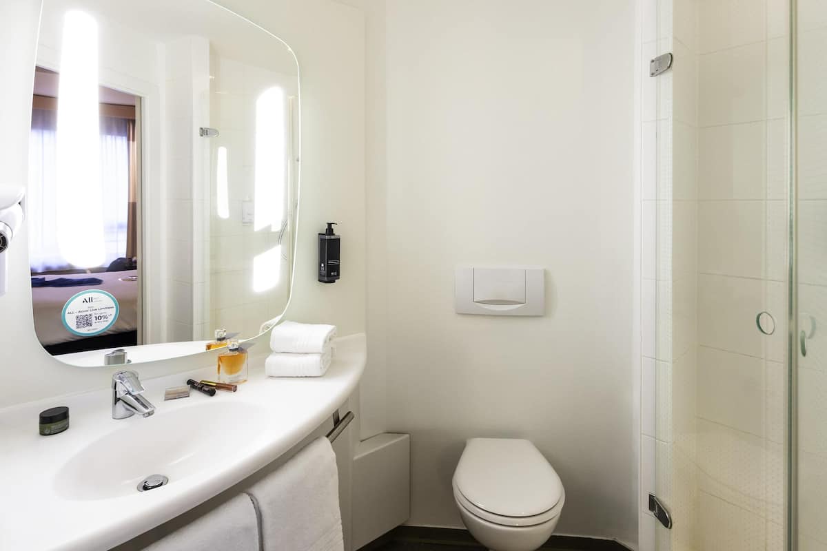 In-room safe, desk, soundproofing, iron/ironing board