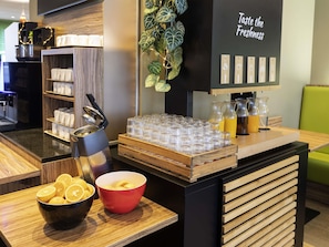 Daily to-go breakfast (EUR 18 per person)