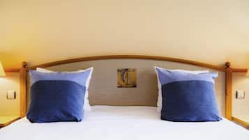 Minibar, desk, soundproofing, iron/ironing board