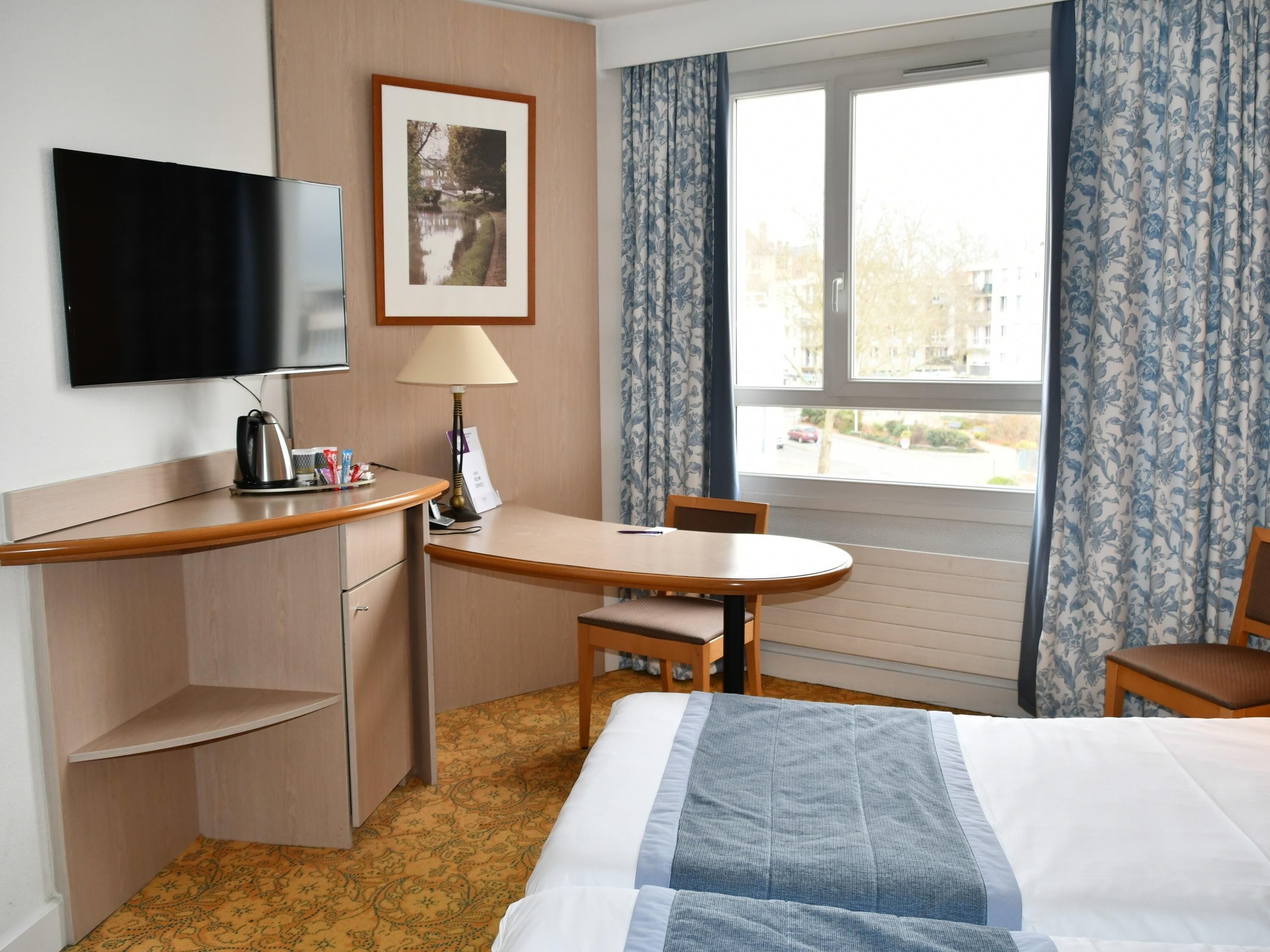 Habitación estándar, 1 cama matrimonial | Minibar, escritorio, insonorización y tabla de planchar con plancha 