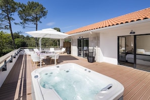 Executive Suite, Hot Tub | Exterior