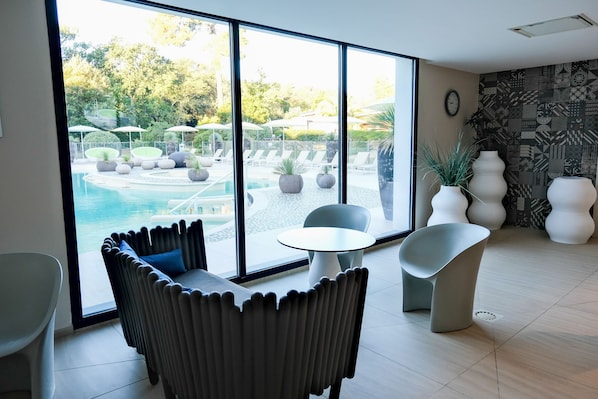 Lobby lounge