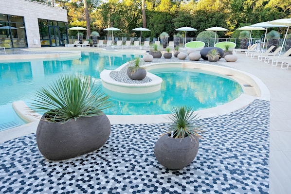 Indoor pool, outdoor pool