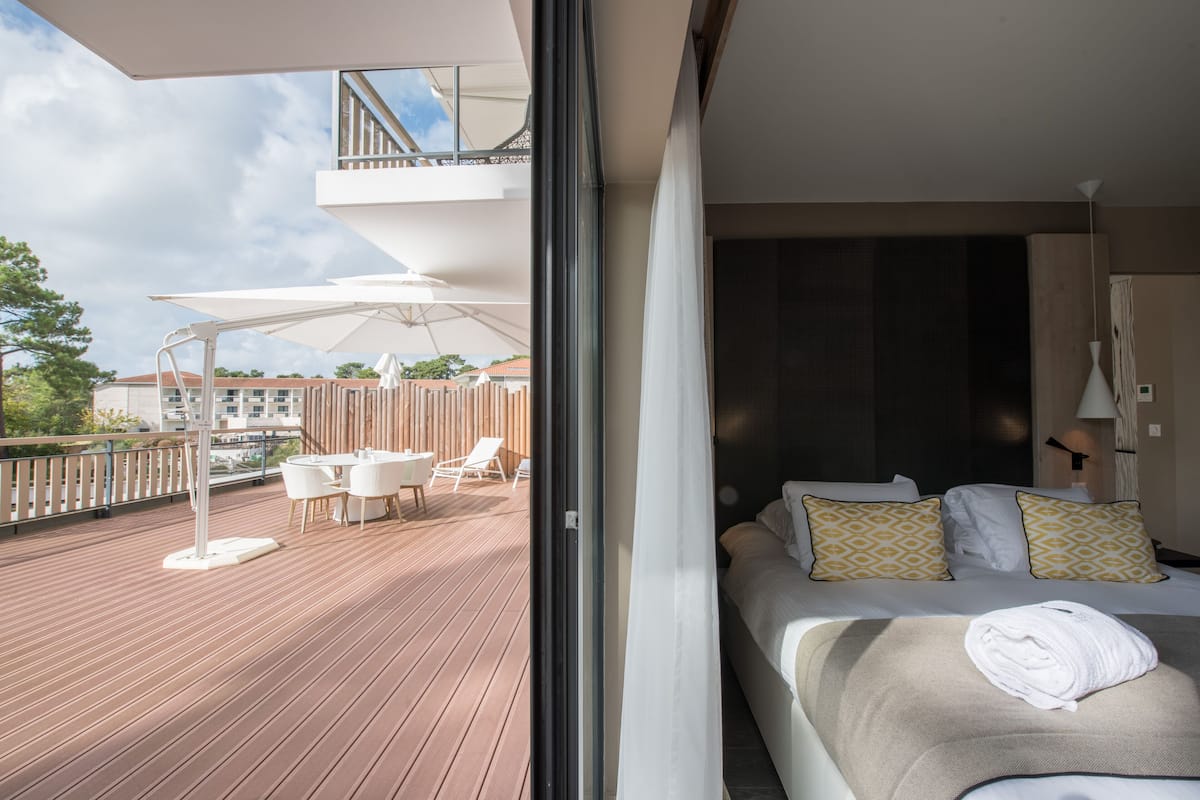 deluxe suite | in-room safe, individually decorated, individually furnished