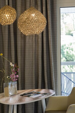 Habitación doble clásica, balcón | Caja de seguridad en la habitación y decoración personalizada 