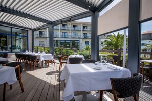 Breakfast, lunch, dinner served; French cuisine, pool views  - Hôtel & Spa - Thalazur Arcachon (Arcachon)