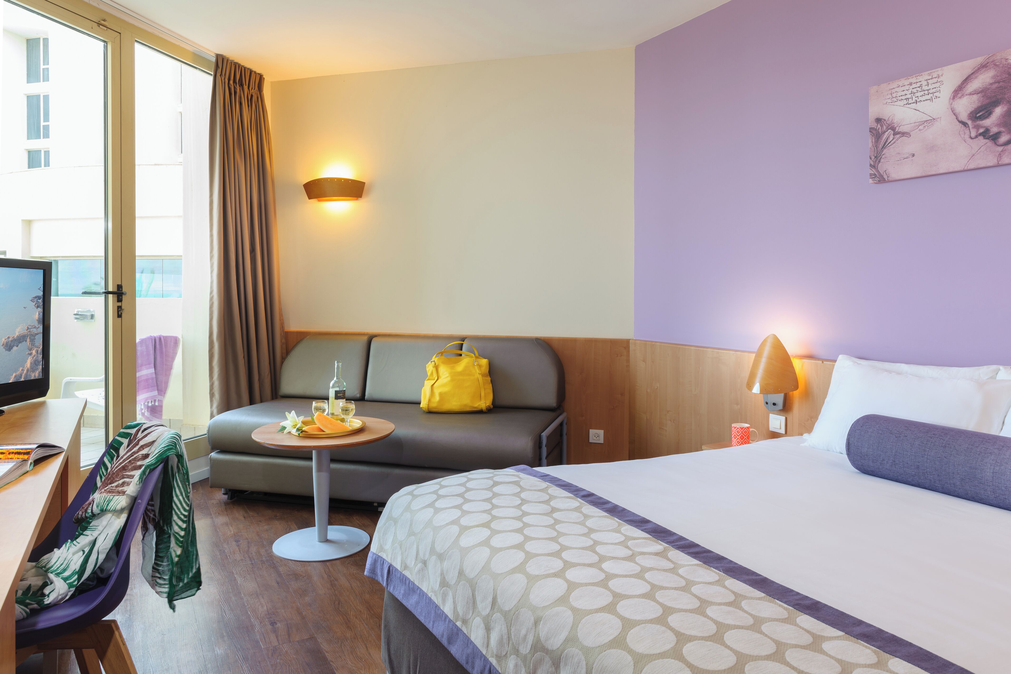 Superior Balcony Family | Bộ đồ giường kháng dị ứng, két bảo mật tại phòng, bàn, màn/rèm cản sáng 