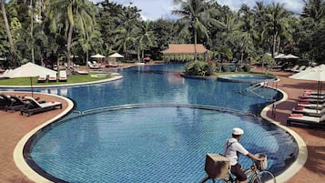 Lobby-Lounge, Blick auf den Garten, täglich geöffnet