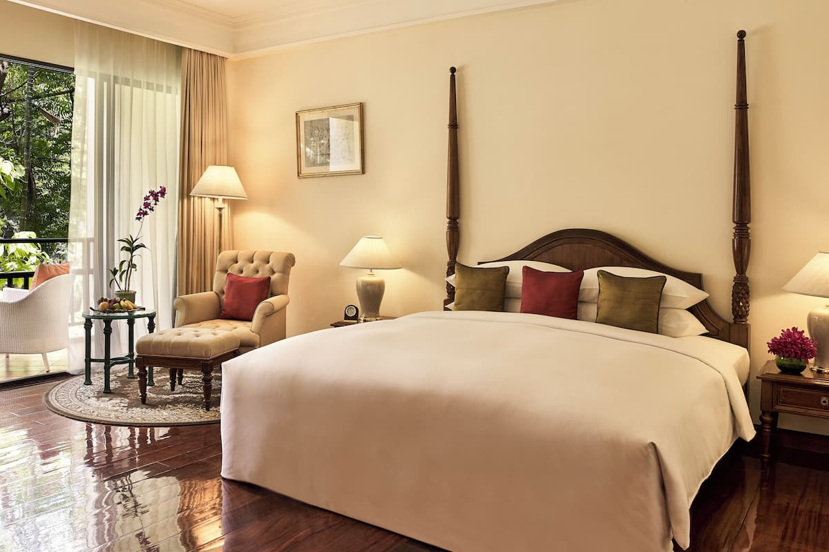 1 bedroom, hypo-allergenic bedding, down comforters, minibar