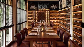 Lobbylounge, utsikt mot hagen, åpen hver dag