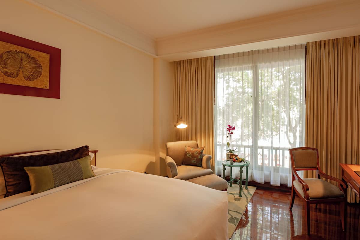 1 bedroom, hypo-allergenic bedding, down duvets, minibar