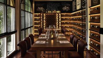 Lobby lounge, garden views, open daily