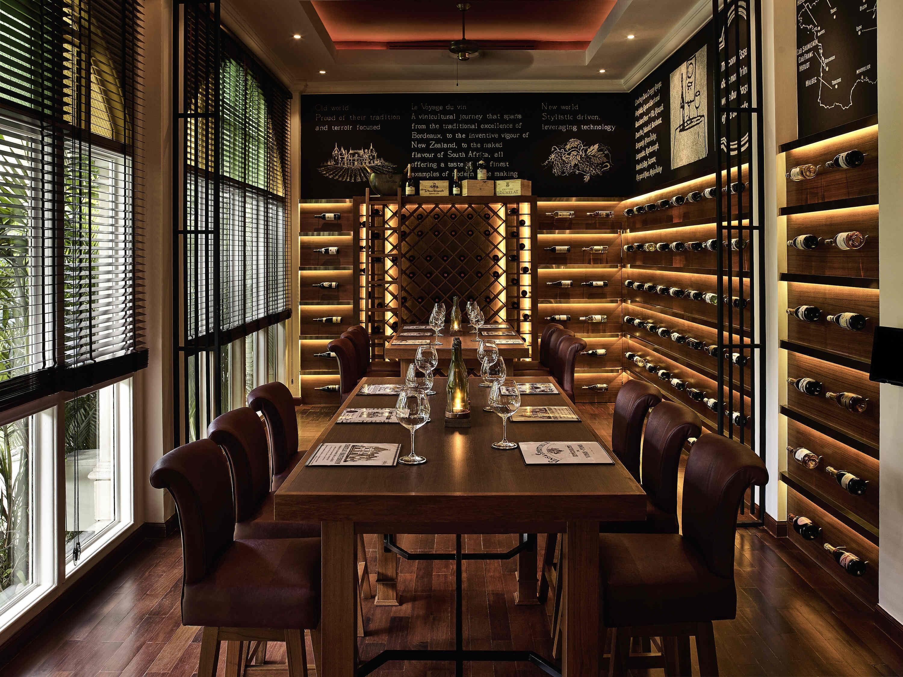 Lobby lounge, garden views, open daily