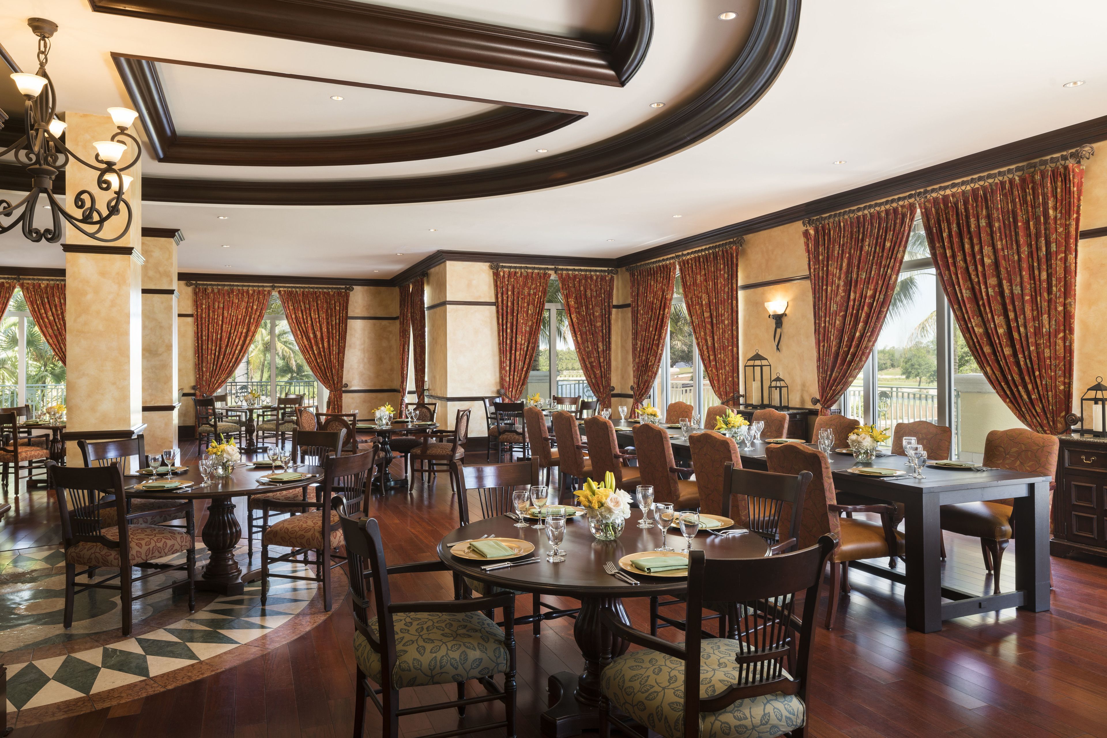 매일 뷔페 아침 식사(1인당 USD 38)