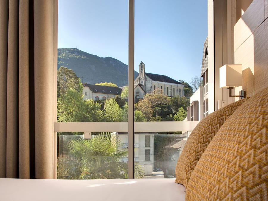 Double Room | In-room safe, desk, soundproofing, iron/ironing board (on request)