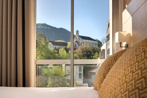 Double Room | 1 bedroom, in-room safe, desk, soundproofing