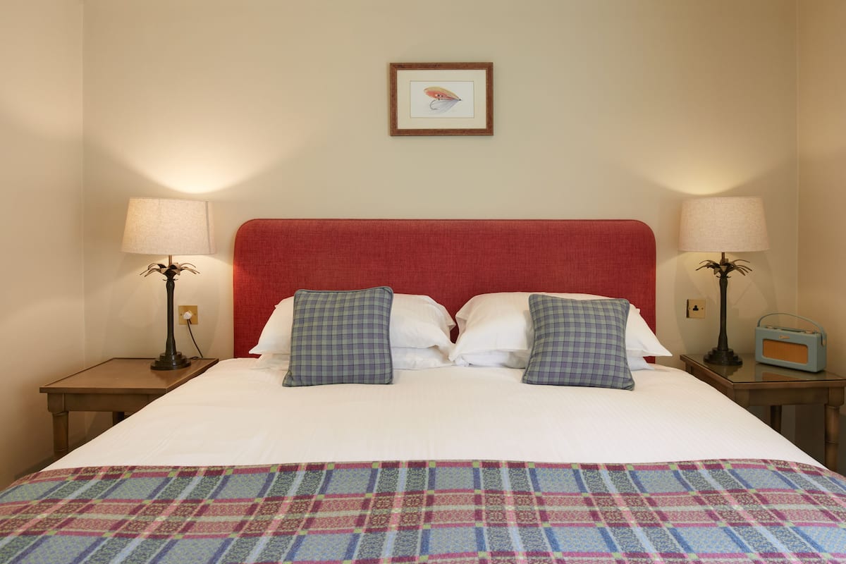 Escrivaninha, ferros/tábuas de passar roupa, Wi-Fi de cortesia