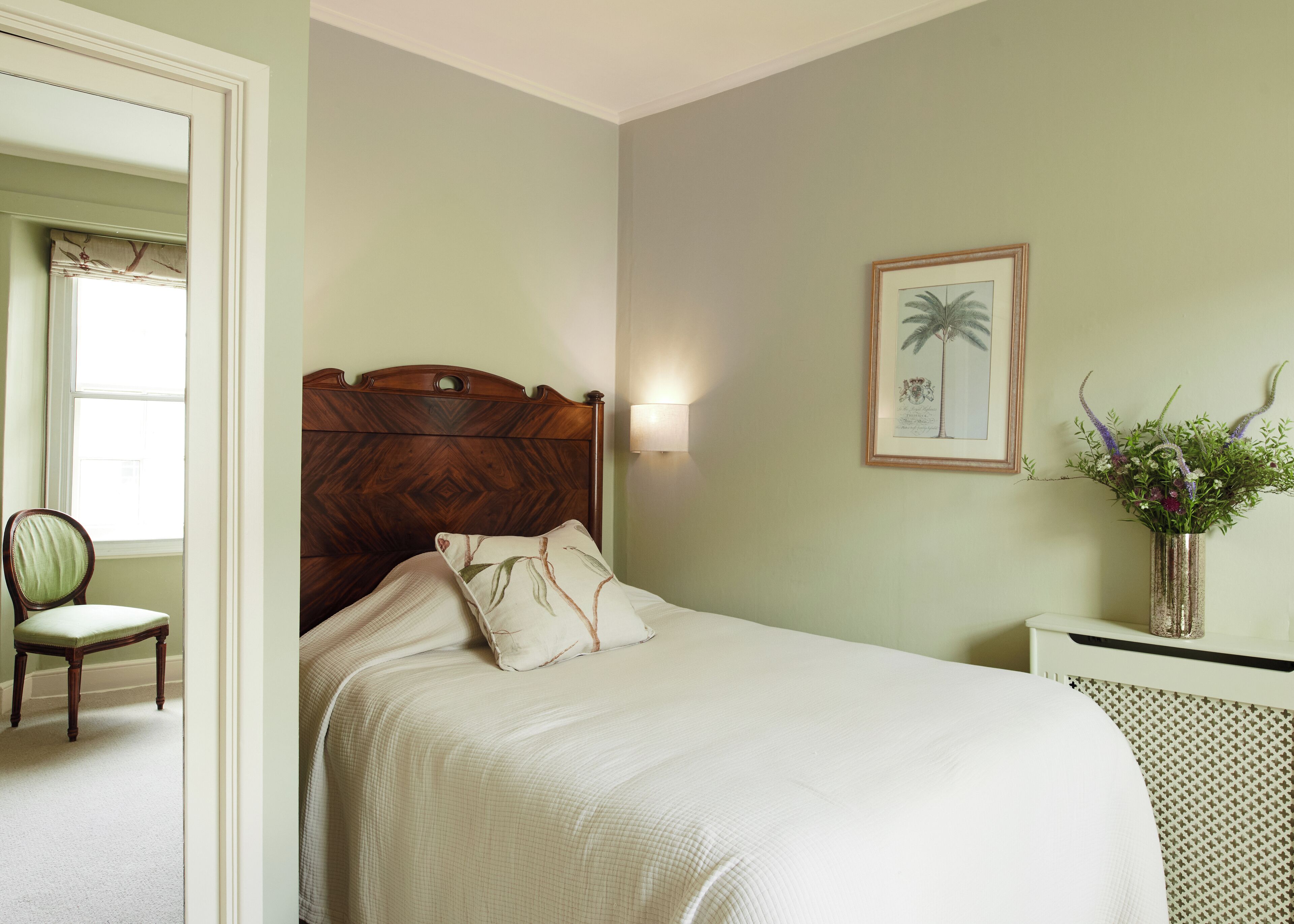 Työpöytä, silitysrauta/-lauta, ilmainen Wi-Fi, vuodevaatteet