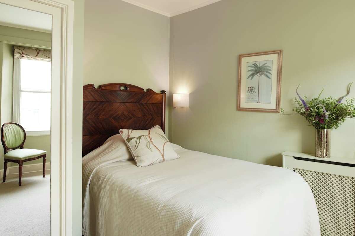 Desk, iron/ironing board, free WiFi, bed sheets