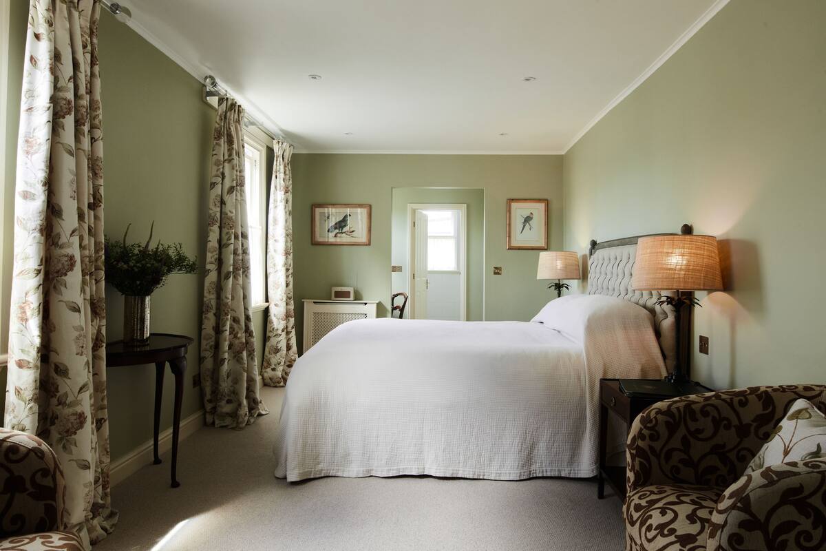 luxury double room | 1 bedroom, desk, iron/ironing board, free wifi