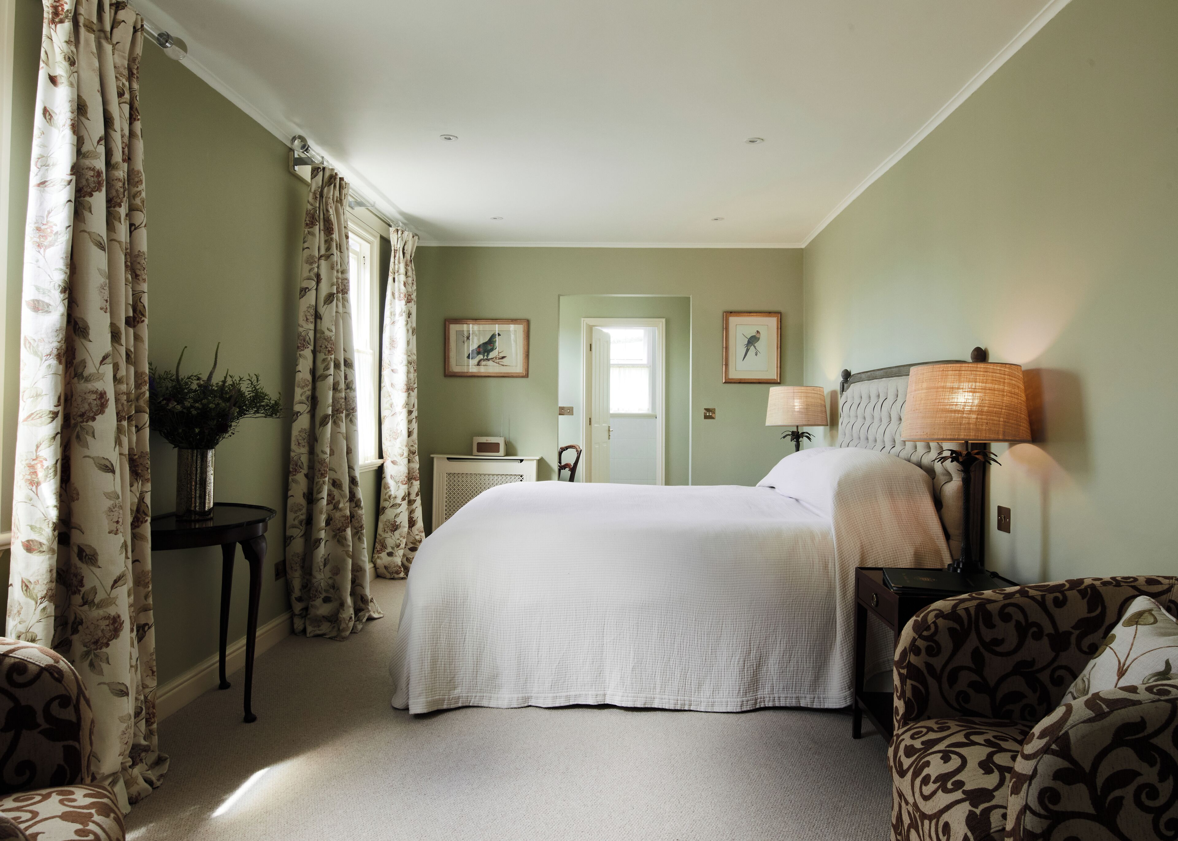 Työpöytä, silitysrauta/-lauta, ilmainen Wi-Fi, vuodevaatteet