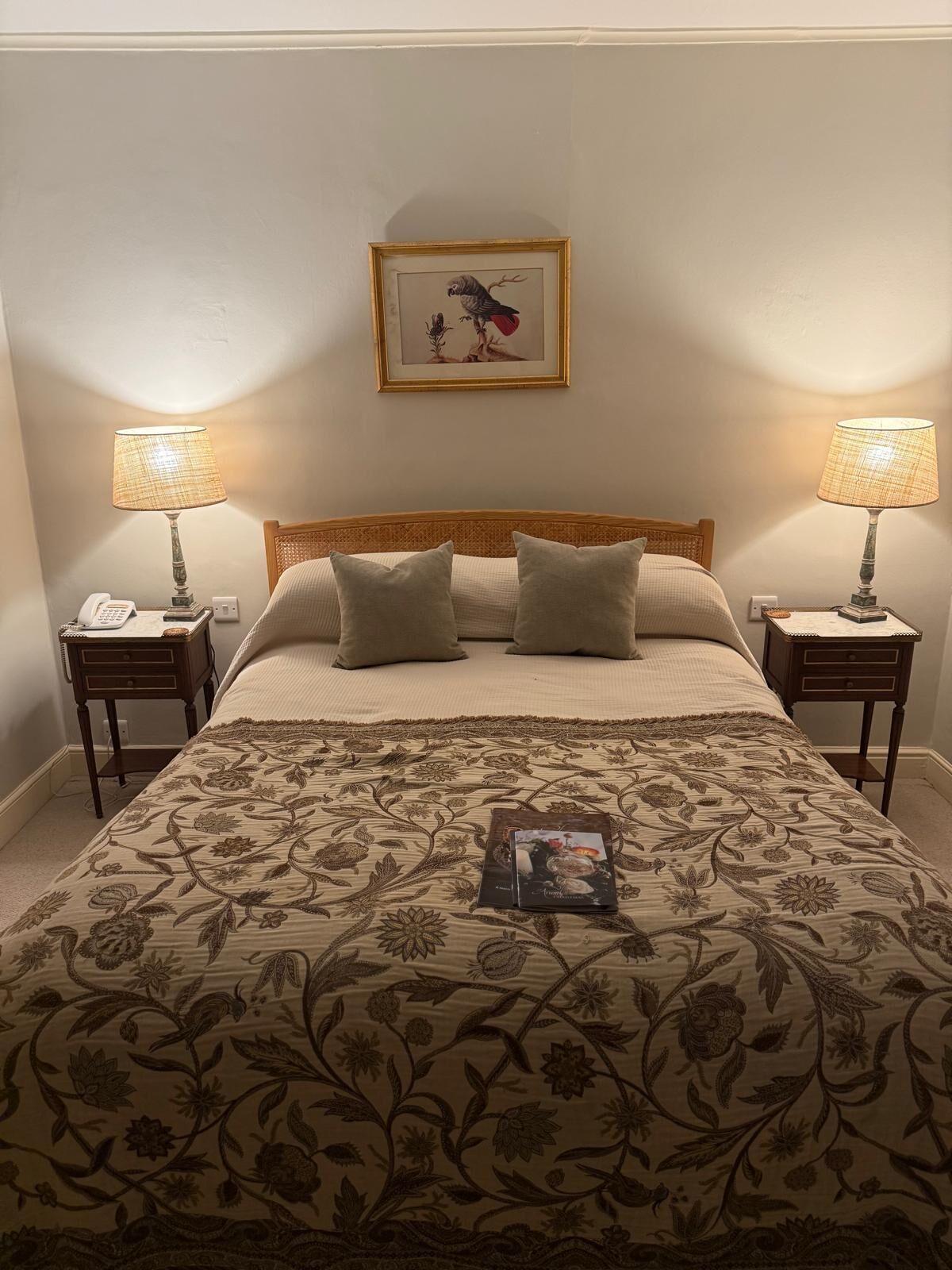 Kahden hengen superior-huone, 1 keskisuuri parisänky | Työpöytä, silitysrauta/-lauta, ilmainen Wi-Fi, vuodevaatteet