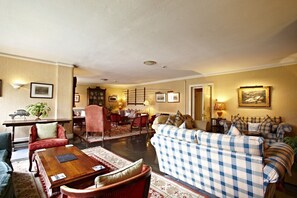 Lobby sitting area - The Arundell  (Lifton)