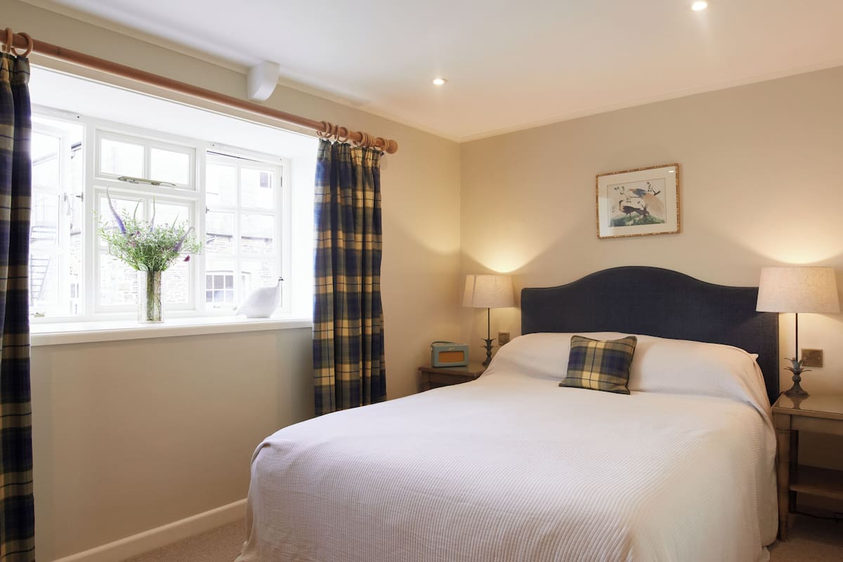 Comfort Double Room | Desk, iron/ironing board, free WiFi, bed sheets
