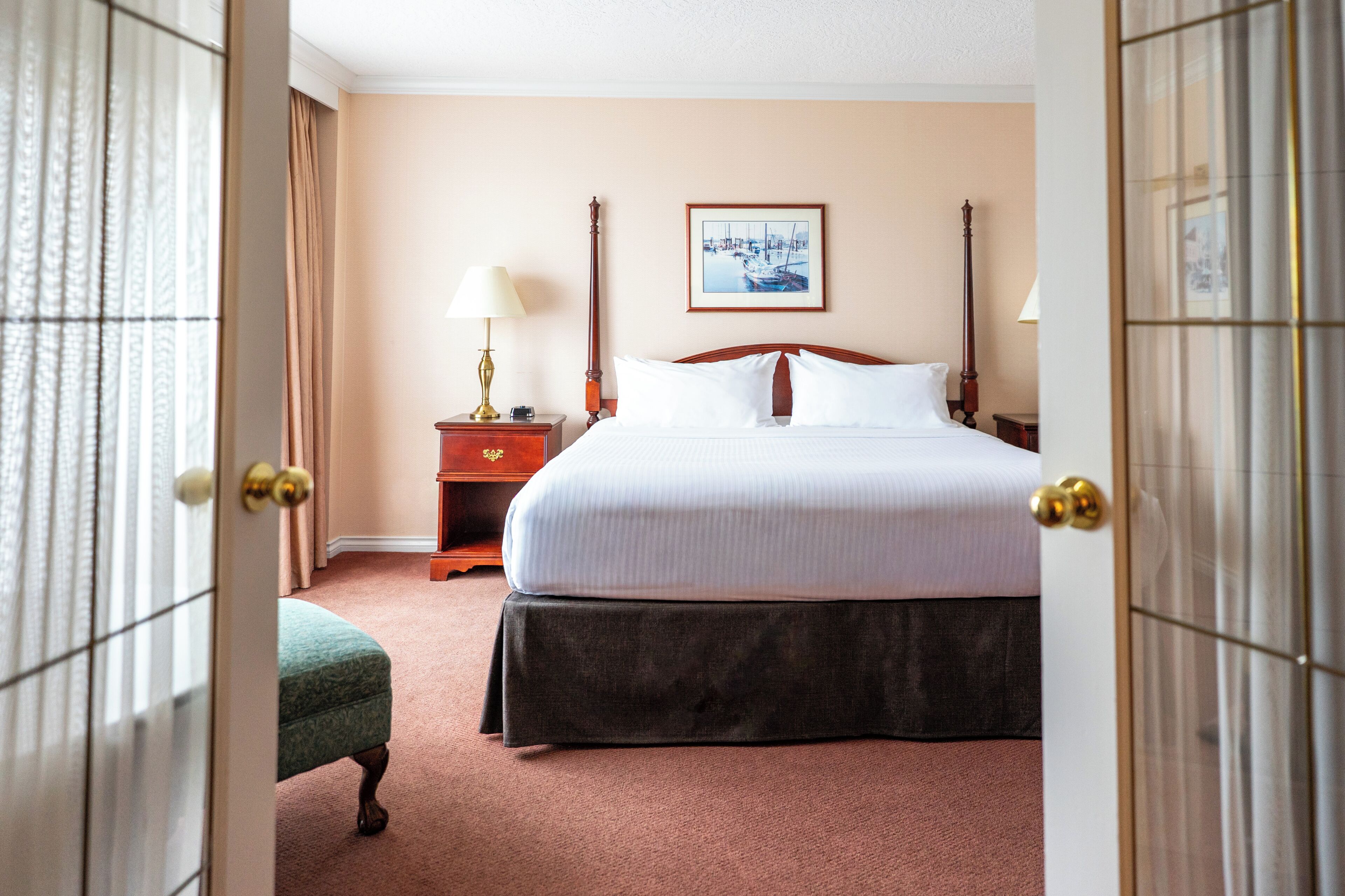 Hypo-allergenic bedding, in-room safe, desk, laptop workspace