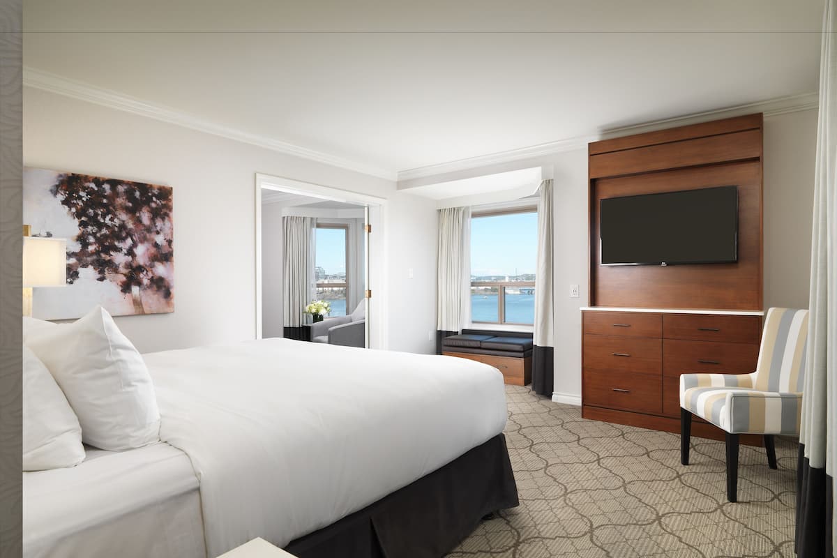 Suite Signature, 1 trÚs grand lit et 1 canapé-lit, vue port
