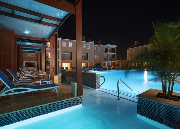 3 outdoor pools, pool umbrellas, pool loungers