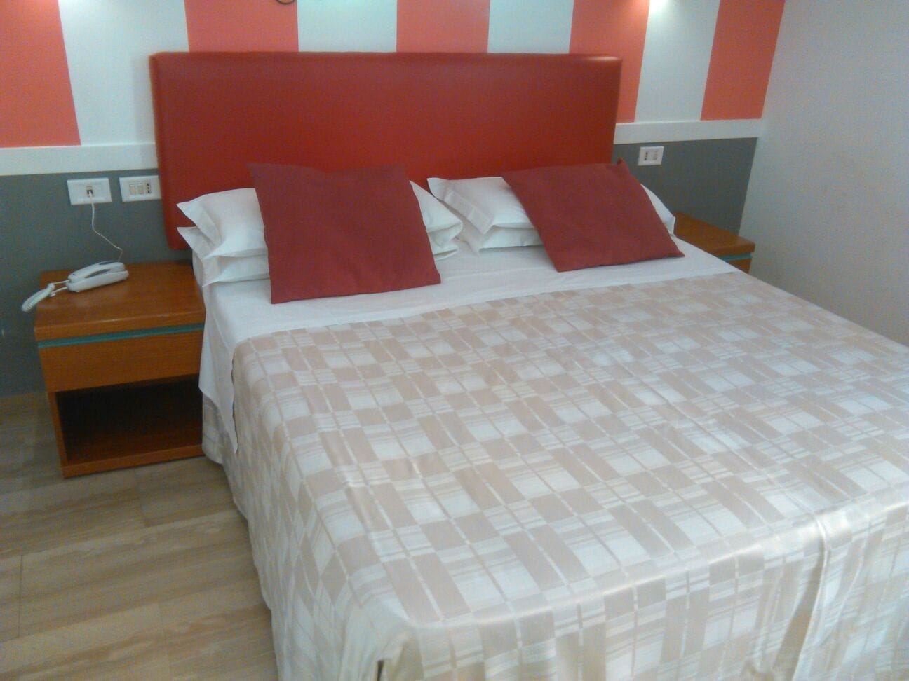 Doppia uso singolo | Una cassaforte in camera, una scrivania, postazione laptop