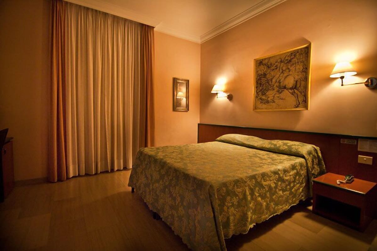 In-room safe, desk, laptop workspace, soundproofing