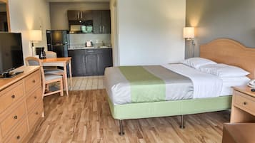 Cortinas opacas, wifi gratis, ropa de cama y despertador