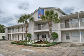 Front of property - Studio 6 Extended Stay - Pascagoula, MS (Pascagoula)