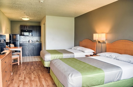 Cortinas blackout, wifi gratis, ropa de cama y despertador . Studio 6 Pascagoula, MS