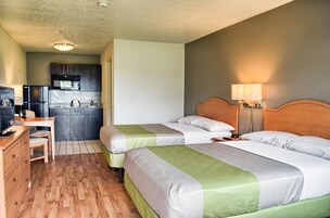 Cortinas blackout, wifi gratis, ropa de cama y despertador 