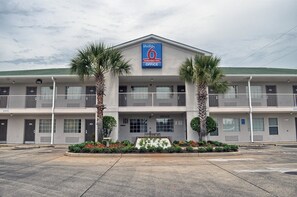 Front of property - Studio 6 Extended Stay - Pascagoula, MS (Pascagoula)