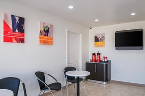 Breakfast area - Motel 6 Bay Saint Louis, MS (Bay St Louis)